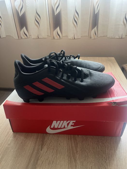 Oригинални футболни обувки Adidas.