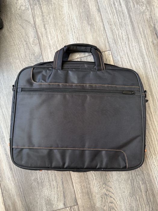 Чанта за лаптоп или документи.