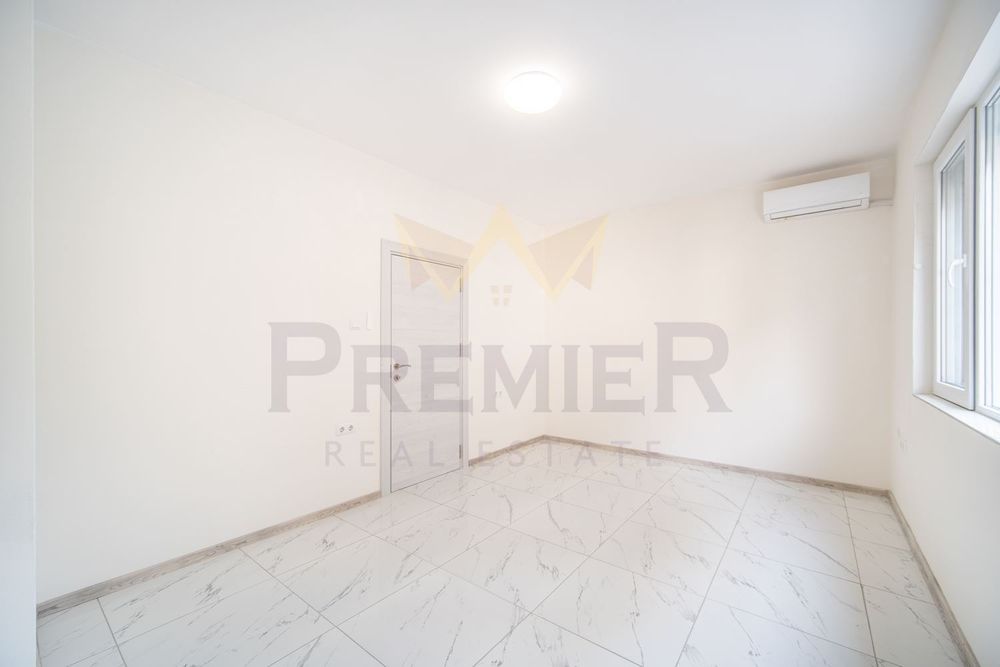 Продава се Тристаен апартамент в Варна, Център - 86 кв.м за 1928 €/кв.м - Снимка #4