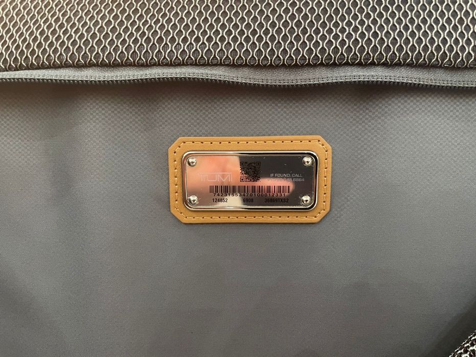 Продам чемодан  TUMI , размер L