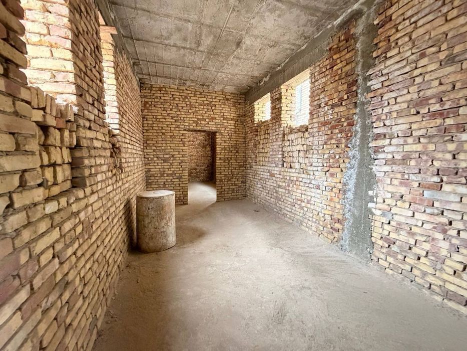 1 sotiqli hovli sotiladi