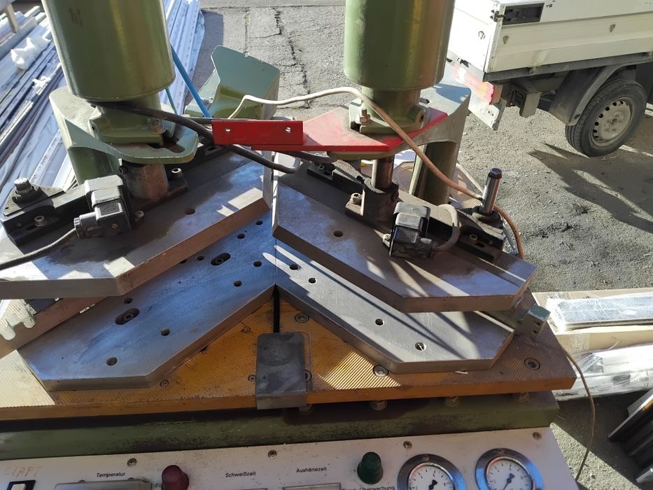 Машини за пвц дограма