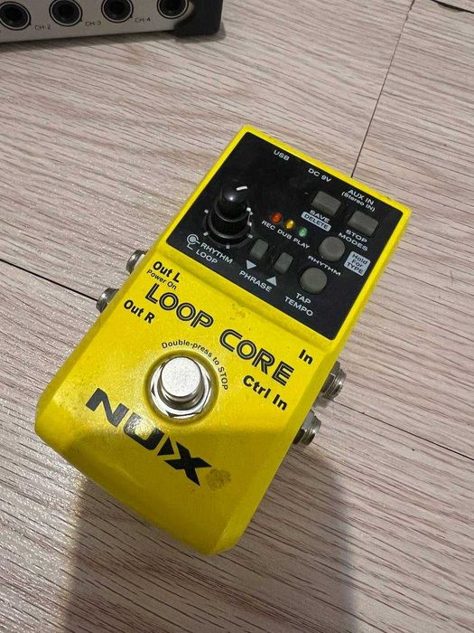 педаль-лупер для гитары  NUX Loop Core.