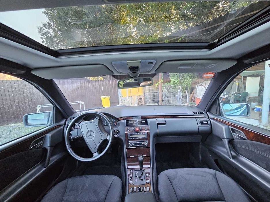 Mercedes E320 Elegance