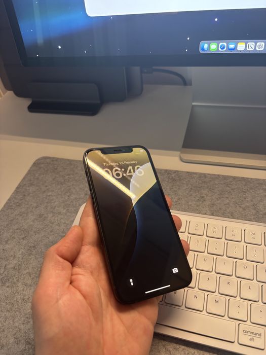 Iphone 12 64gb black 76% baterie