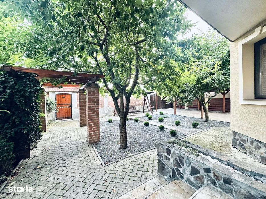 Casă de închiriat - 5 camere | 190 mp utili|Curte 500 mp|Saună|Stupini