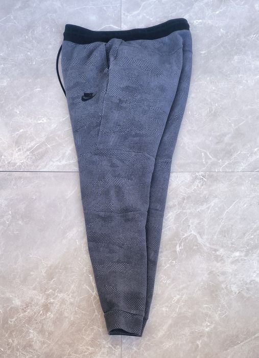 Nike Tech Fleece S размер долнище