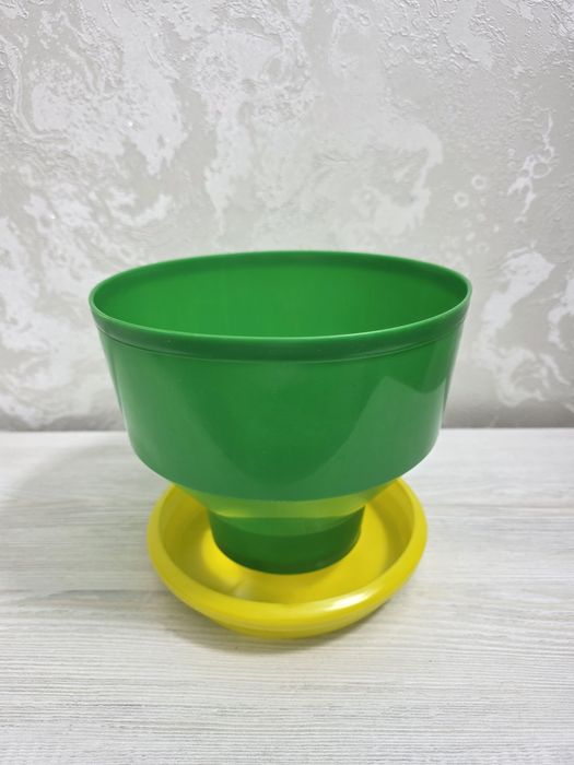 Кормушки и поилки для цыплят и кур