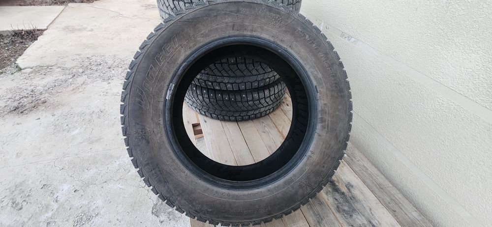 Продам зимние шины с шипами