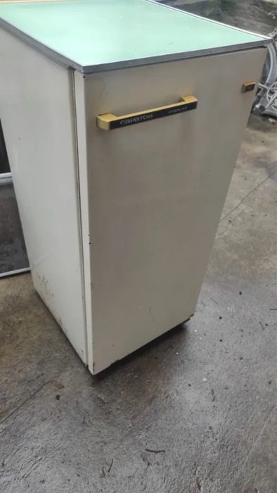 Продам хододильник Саратов (СССР)