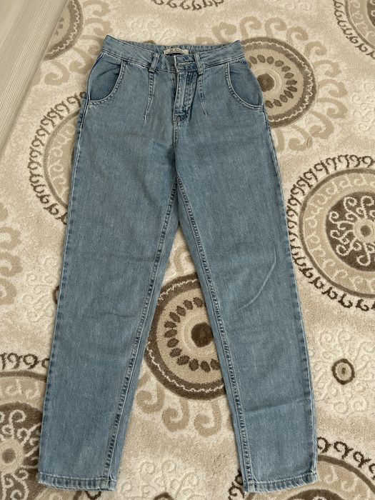 Дънки на Stradivarius и Н&М