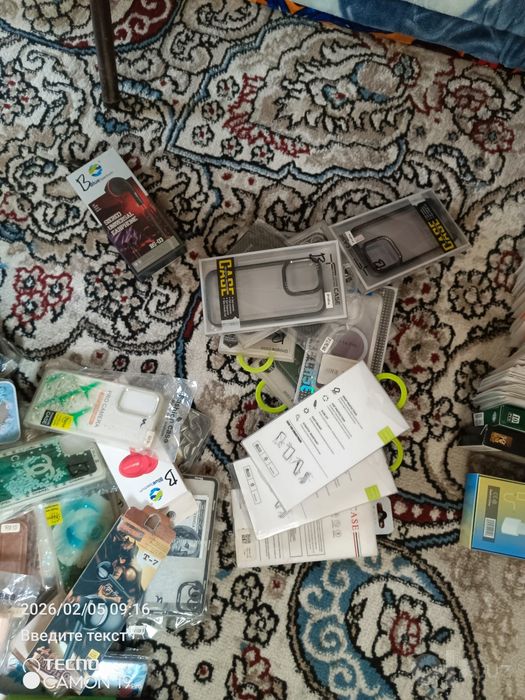 Telefon aksesuarlar sotiladi