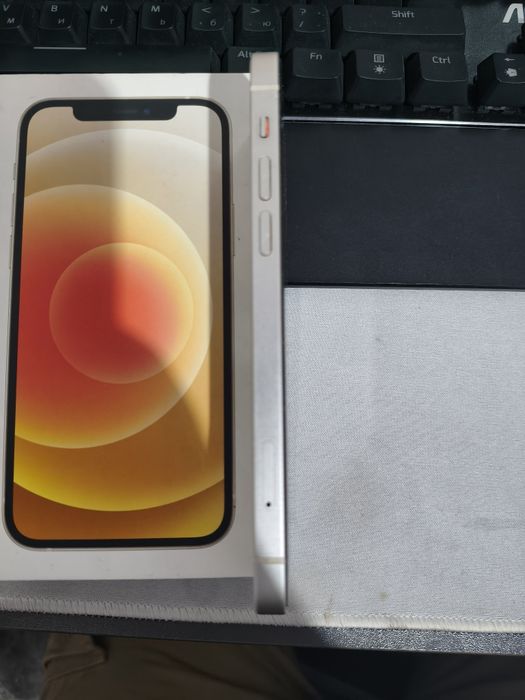 Продам Iphone 12 64Gb белый