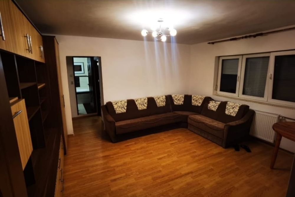 Inchiriez ap. 2 cam la parter, spatios, mobilat,utilat,parcul Magnolia