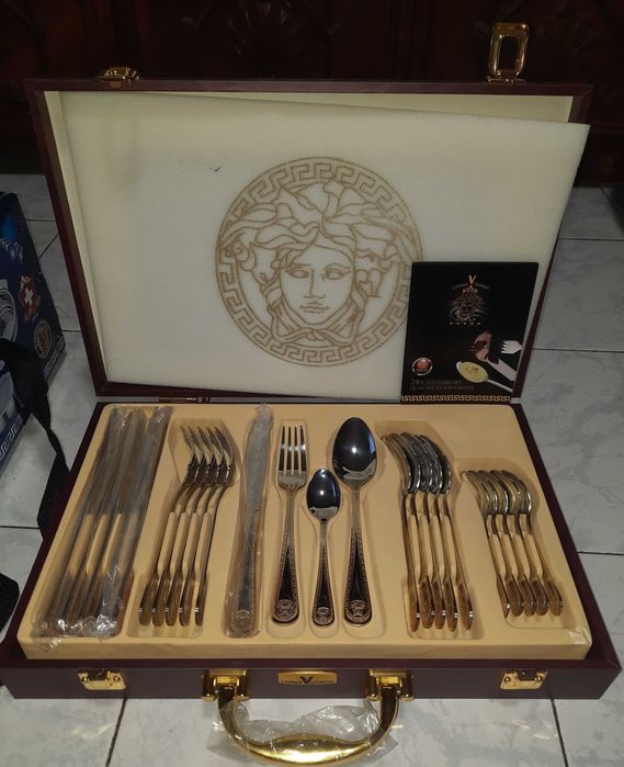 Set vase Z.P.T ,set tacâmuri Italia ,set cuțite ZP INTERNAȚIONAL, noi.