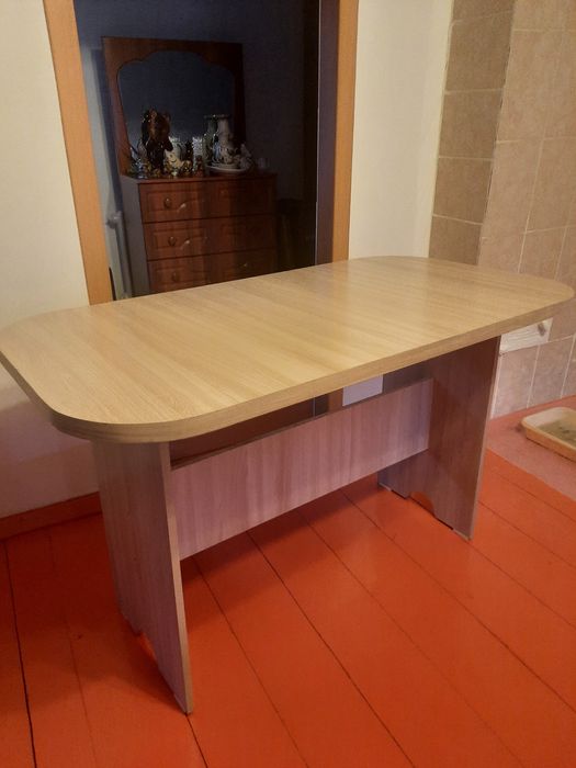 Продам стол в хорошем состоянии