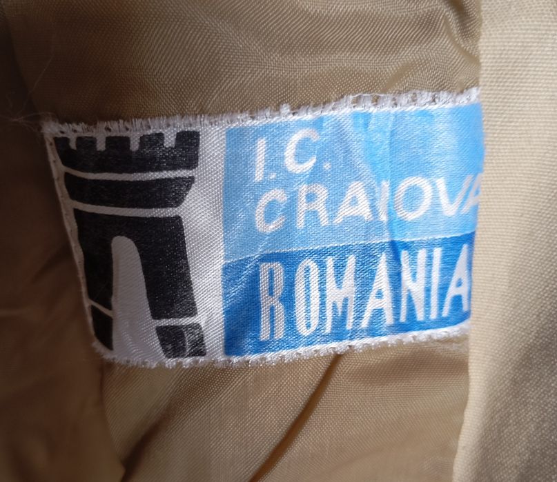 Ретро плаш сотилади