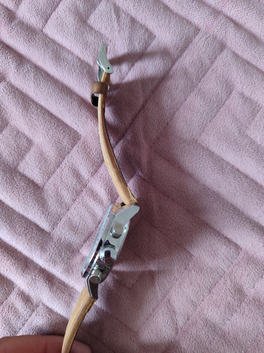 Продам часы наручные