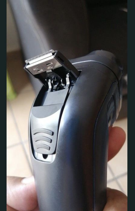 Машинка за бръснене и оформяне на брада