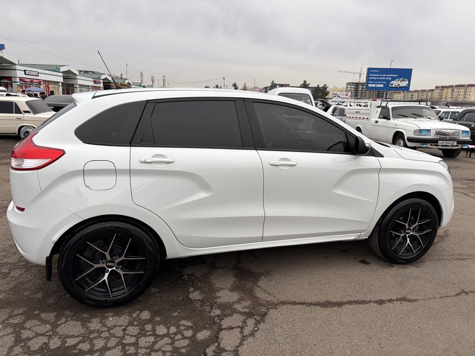 продам Лада xray 2017 года 88000 тыс пробег.