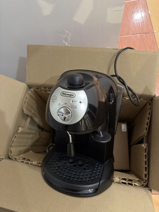 Vand aparat de cafea Delonghi