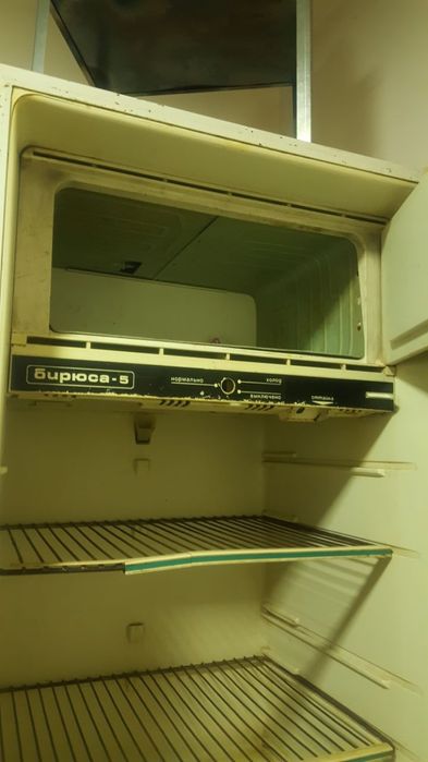 Бурюса-5 muzlatgichi tez va arzon sotiladi.