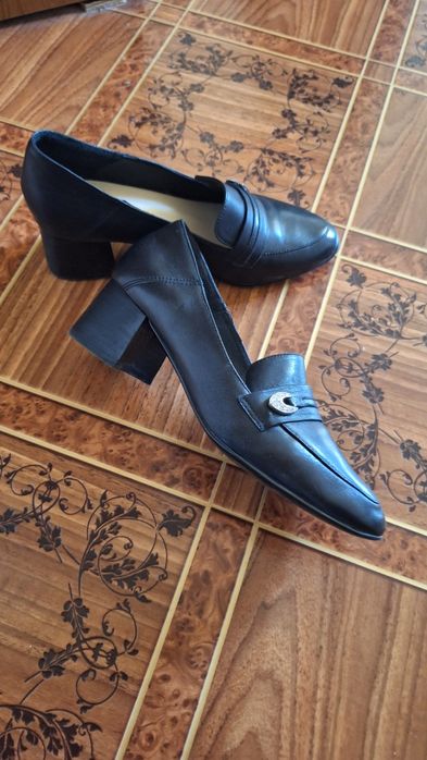 Продается осенний туфли.