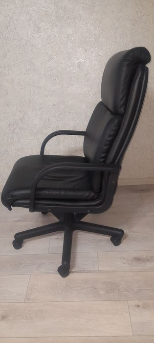 Продам кресло кожаное