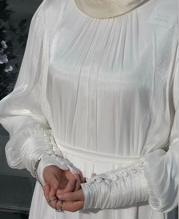 Продам платье белое 50% скидка