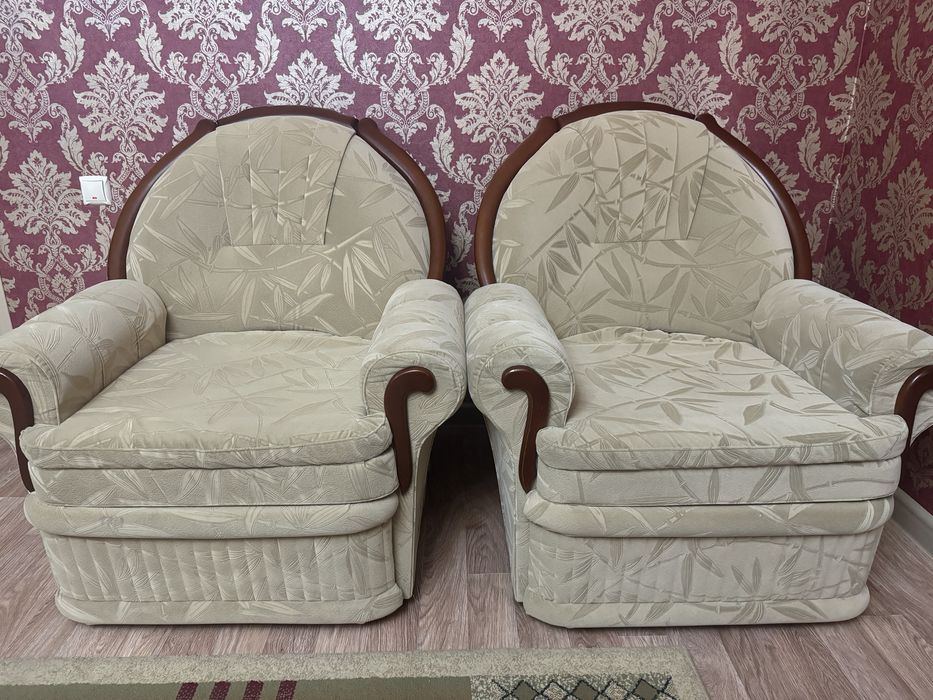 Диван с креслом