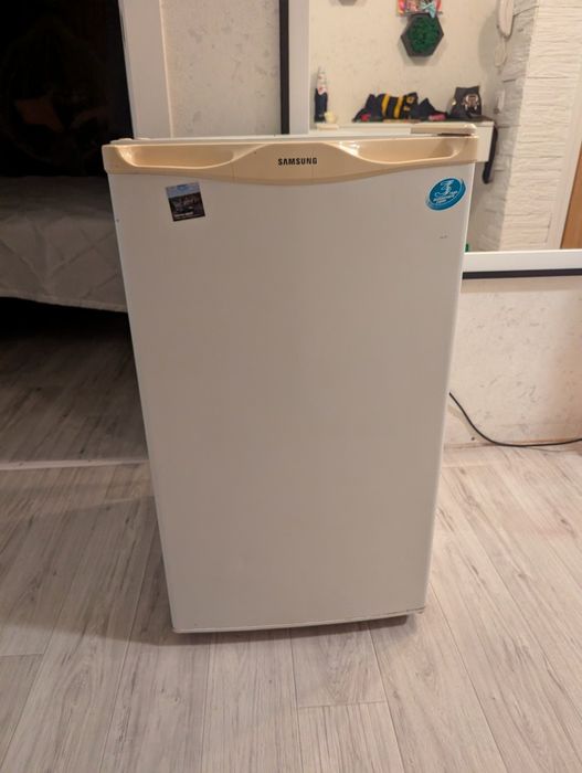 Продам мини холодильник