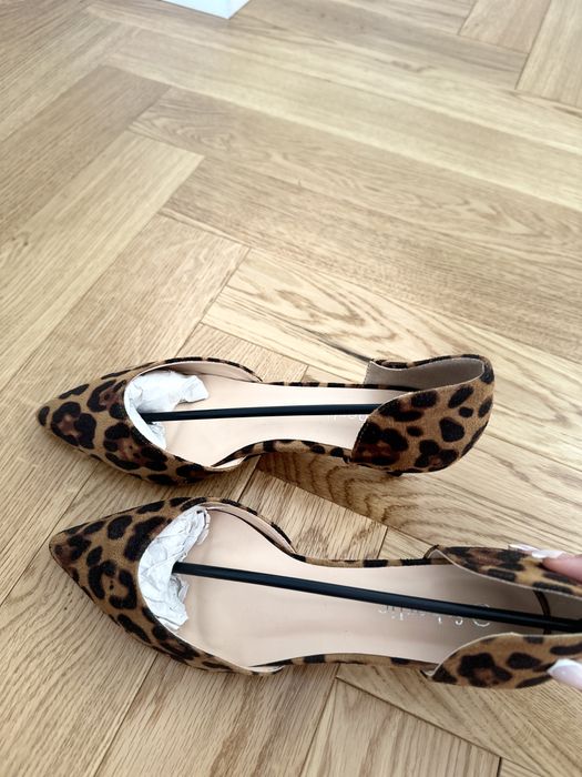 Женская обувь, кроссовки, каблуки