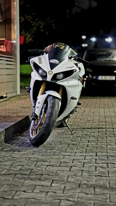 Yamaha R1 Big Bang 2013