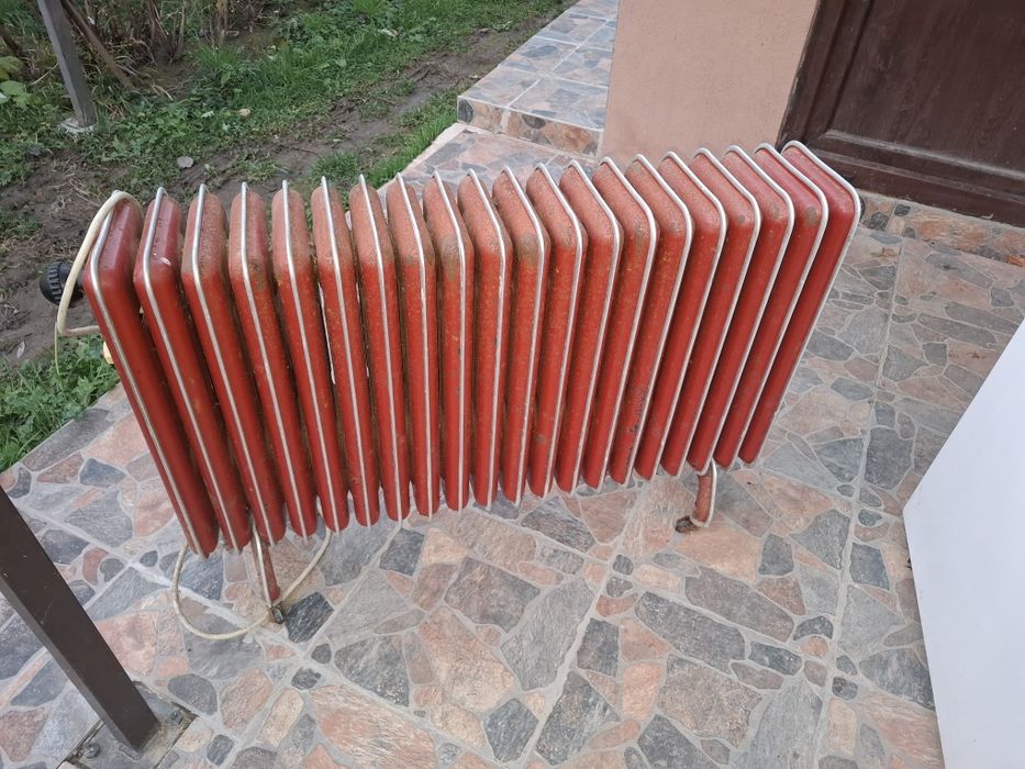 Продавам 2 фризера и радиатор