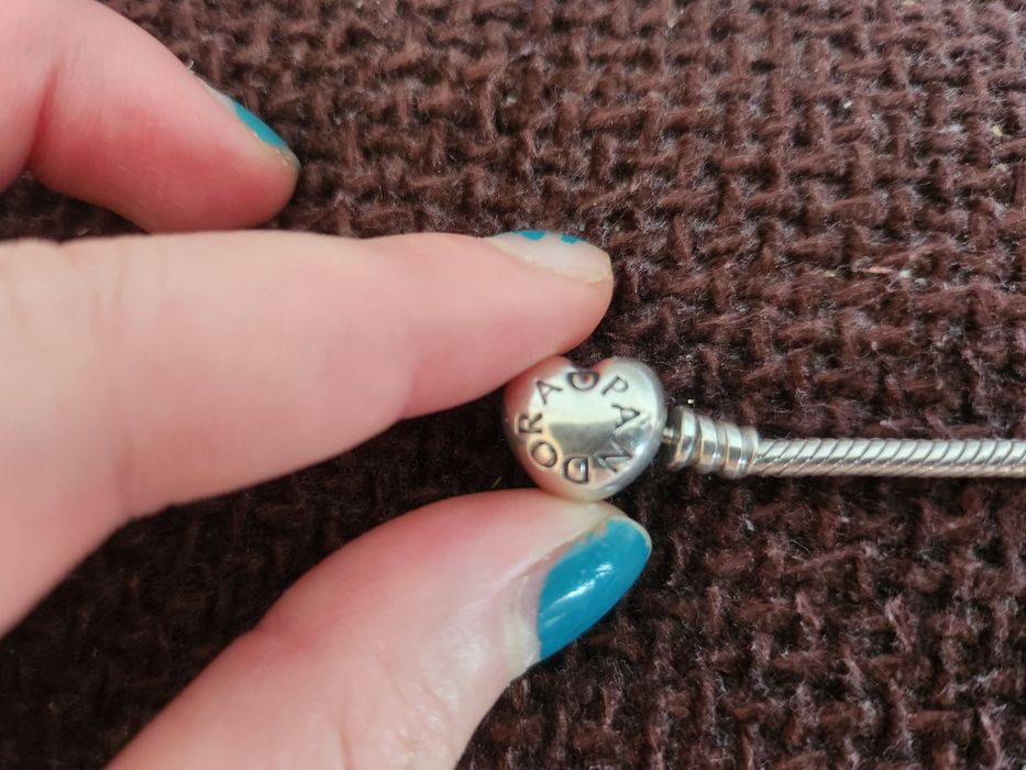 Сребърна гривна Pandora -"Moments Любов", 20 см. + талисмани