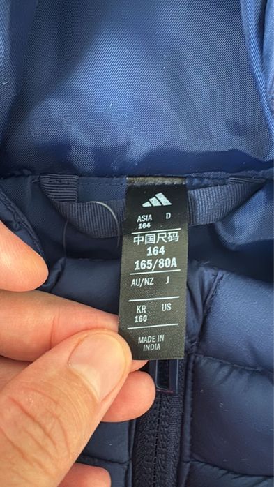 Продам куртку адидас.