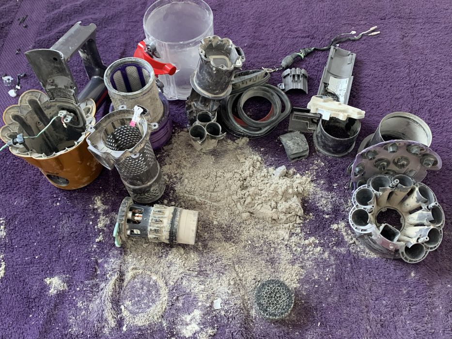 Acumulator • Baterie •Aspirator • Repar si Igienizez Dyson
