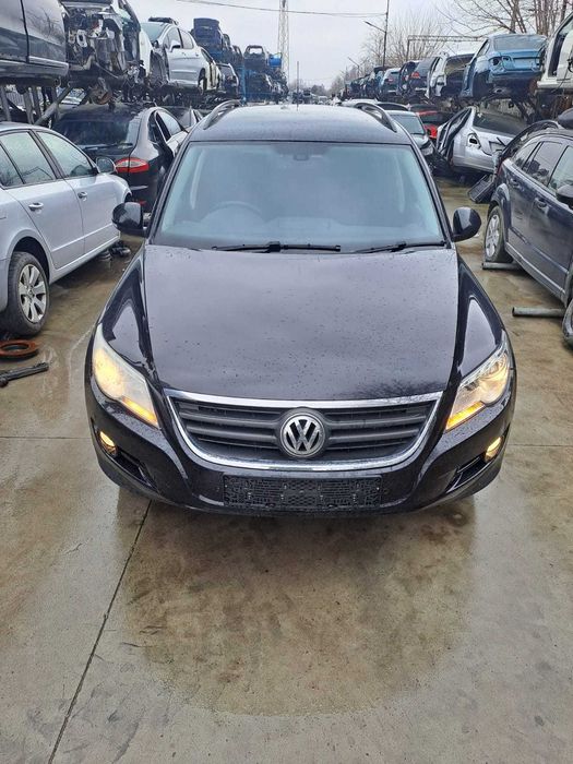 Dezmembrez Volkswagen Tiguan 2.0 TDi an 2008 cod motor CBA