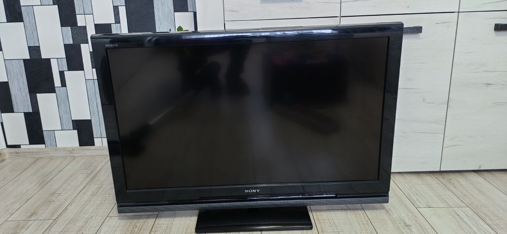 Vând tv in stare foarte buna diagonala de 100 culori foarte clare preț 500 lei
