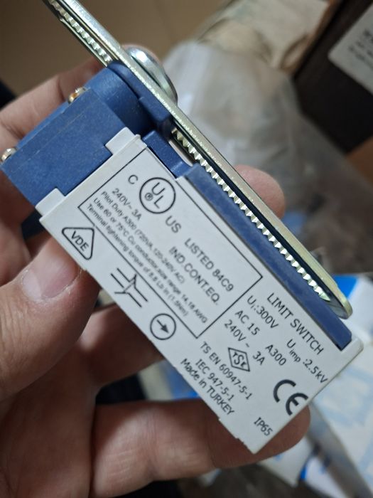 Индуктивный датчик Schneider XS630B1MAL2