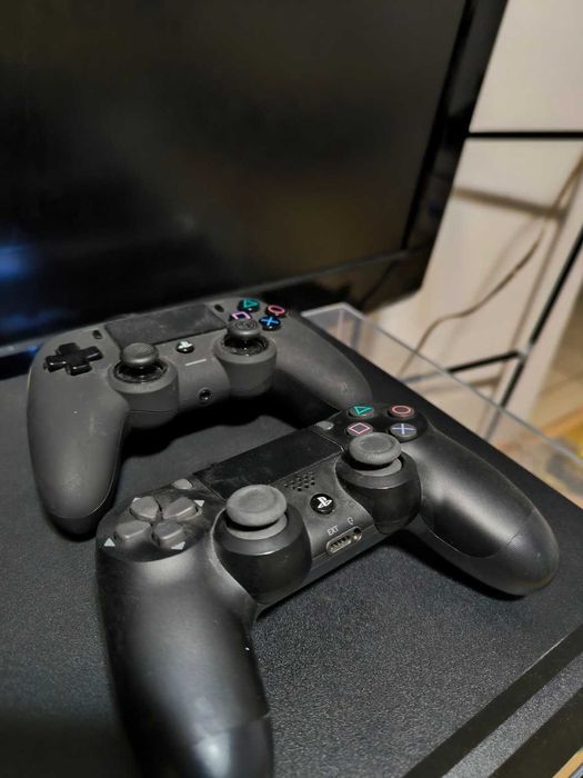 PlayStation 4 + 2 manete + 4 jocuri