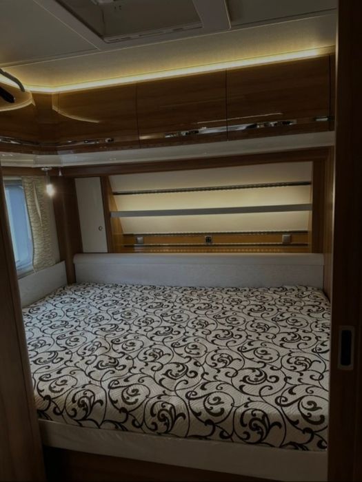 Продава се каравана с масивна дървена конструкция БЕЗ място