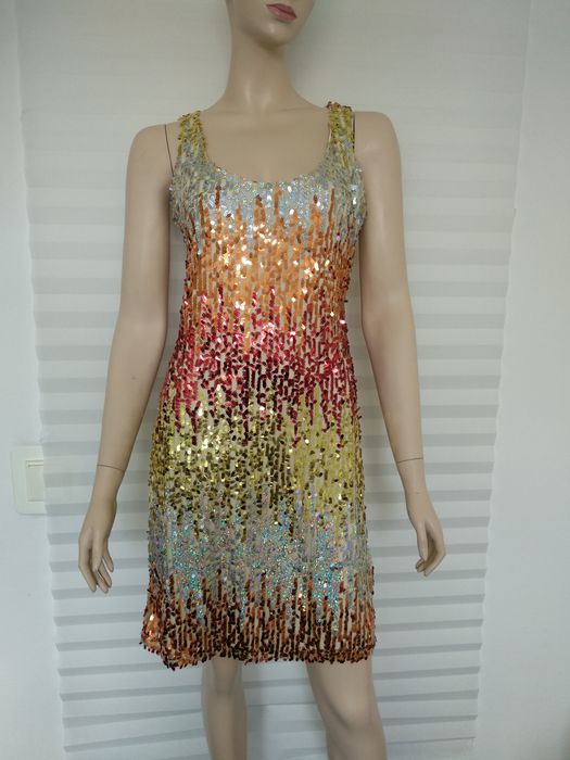 Платье новое расшито пайетками размер М