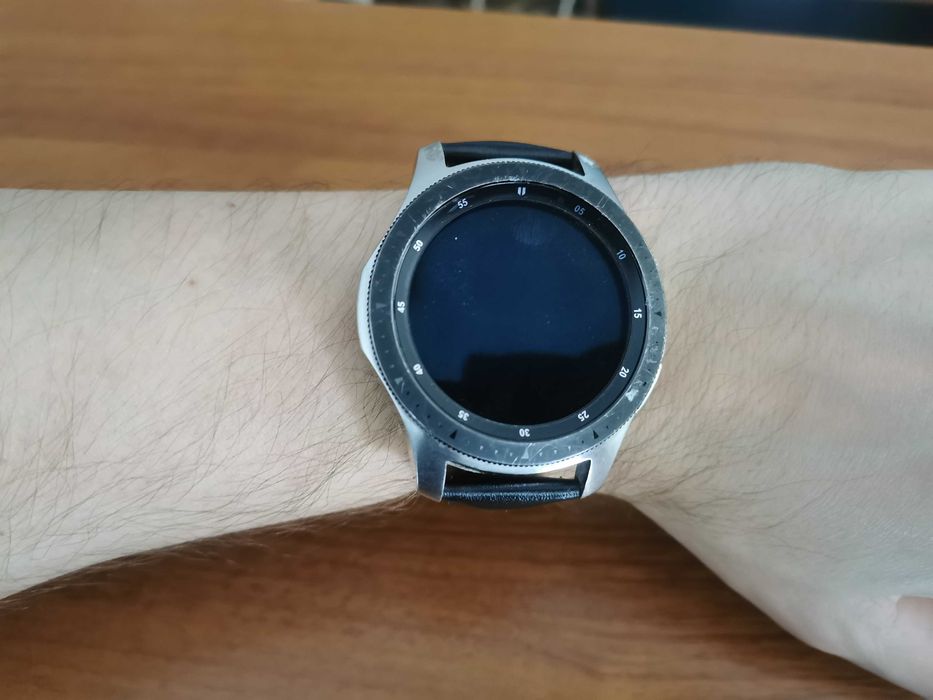 Смарт часовник Самсунг - модел Samsung Galaxy Watch Sm-r800