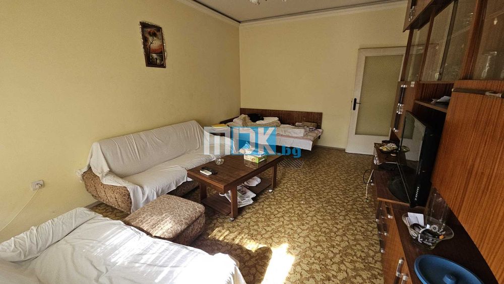 Тристаен 86 кв.м. среден етаж Белите брези