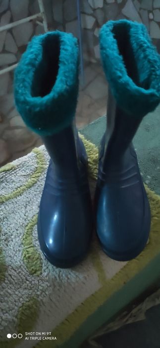 Продам детские ботики и сапожки