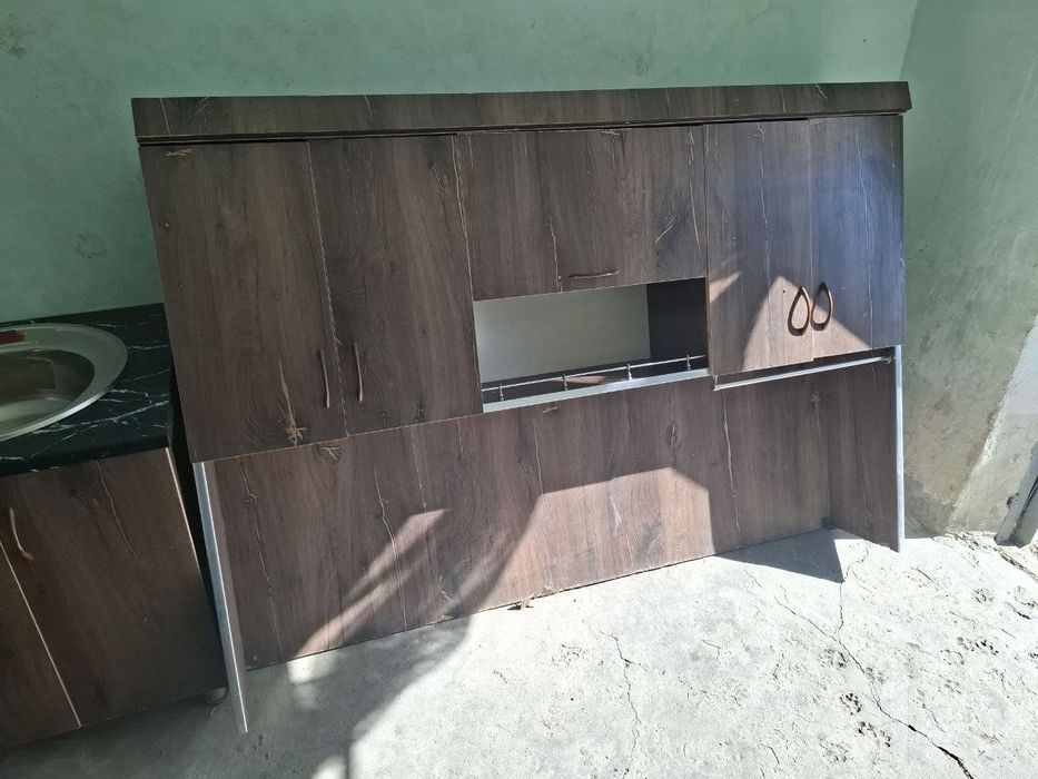 Срочно продаётся кухоний горнитур в хорошом состояний