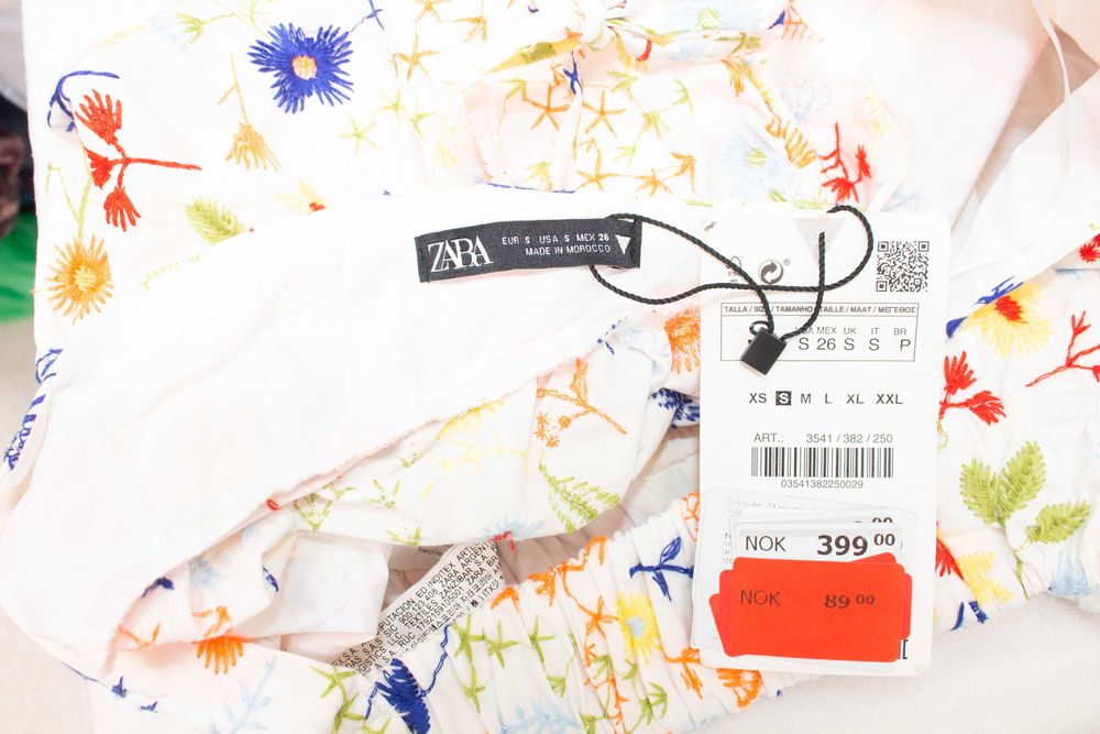 нова ZARA дамска блуза с флорални бродерии кроп топ S