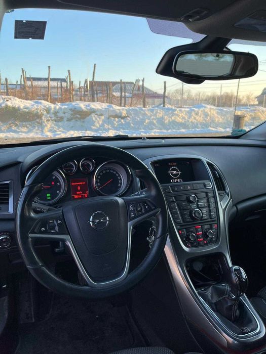 Vând Opel Astra J Sports Tourer 2.0 Cdti 160CP Euro 5 2011