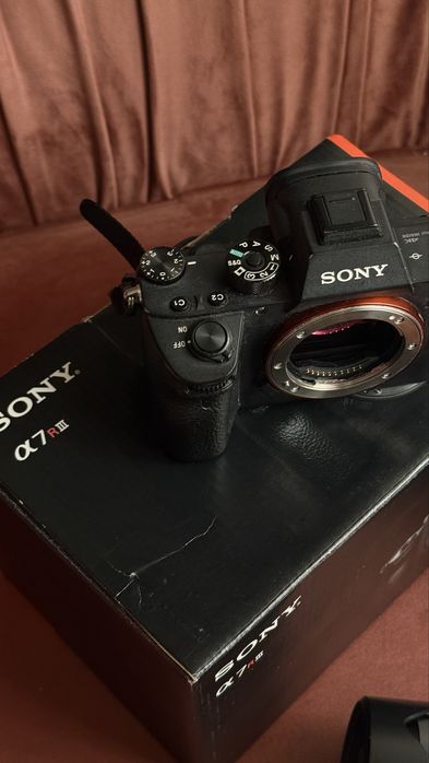 Sony Alpha A7R III full box